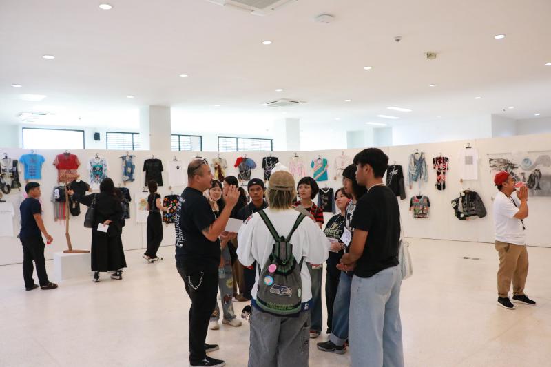 นิทรรศการ “คนละ T Shirt Art Exhibition : ศิลปะบนเสื้อ