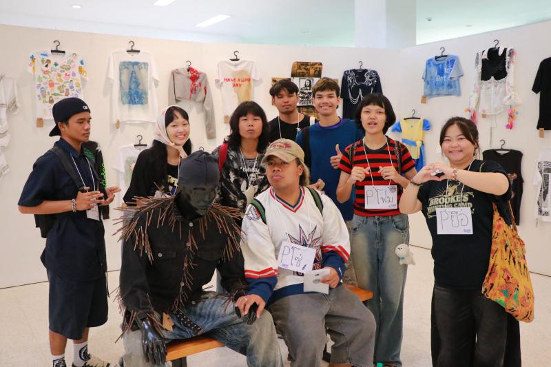 นิทรรศการ “คนละ T Shirt Art Exhibition : ศิลปะบนเสื้อ