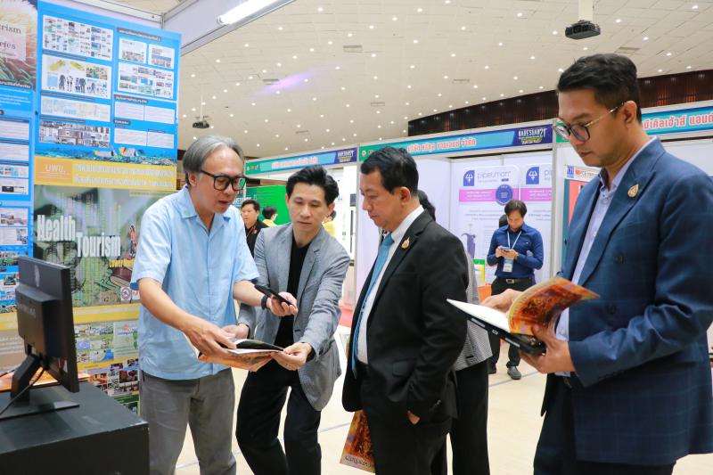 พิธีเปิดและนำเสนอผลงานวิจัย ในงาน การประชุมวิชาการระดับชาติ นเรศวรวิจัยและนวัตกรรม ครั้งที่ 21 “Research &amp; Innovation Synergy: Collaborating for a Sustainable Future”