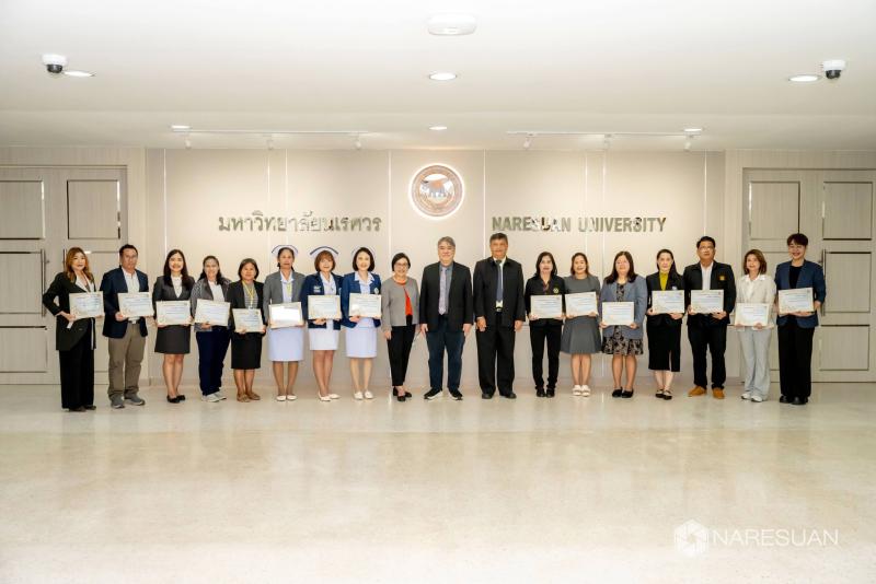 พิธีมอบใบประกาศนียบัตรแสดงความยินดีกับบุคลากรที่ได้รับการแต่งตั้งให้ดำรงตำแหน่งทางวิชาการ และดำรงตำแหน่งทางวิชาชีพ มหาวิทยาลัยนเรศวร  