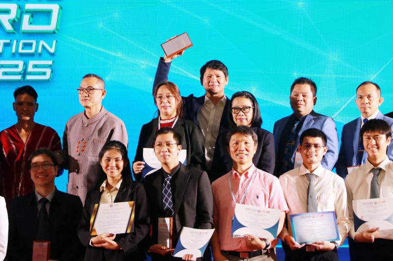 คณะสถาปัตยกรรมศาสตร์ ศิลปะและการออกแบบ มหาวิทยาลัยนเรศวร คว้า 3 รางวัล กับรางวัลเชิดชูเกียรติ ในงานการประชุมวิชาการระดับชาติ “นเรศวรวิจัยและนวัตกรรม” ครั้งที่ 21  
