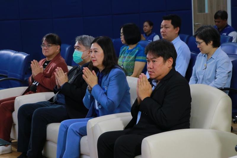  รศ.ดร.ศศิมา เจริญกิจ พร้อม ดร.เสกสรรค์ ญาณปัญญานนท์   มอบช่อดอกไม้แสดงความยินดี และร่วมพิธีทำบุญ เนื่องในโอกาสวันสถาปนาครบรอบ 33 ปี คณะบริหารธุรกิจ เศรษฐศาสตร์และการสื่อสาร มหาวิทยาลัยนเรศวร