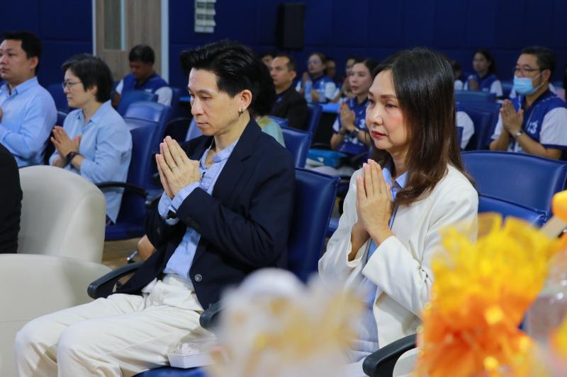  รศ.ดร.ศศิมา เจริญกิจ พร้อม ดร.เสกสรรค์ ญาณปัญญานนท์   มอบช่อดอกไม้แสดงความยินดี และร่วมพิธีทำบุญ เนื่องในโอกาสวันสถาปนาครบรอบ 33 ปี คณะบริหารธุรกิจ เศรษฐศาสตร์และการสื่อสาร มหาวิทยาลัยนเรศวร