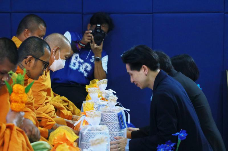  รศ.ดร.ศศิมา เจริญกิจ พร้อม ดร.เสกสรรค์ ญาณปัญญานนท์   มอบช่อดอกไม้แสดงความยินดี และร่วมพิธีทำบุญ เนื่องในโอกาสวันสถาปนาครบรอบ 33 ปี คณะบริหารธุรกิจ เศรษฐศาสตร์และการสื่อสาร มหาวิทยาลัยนเรศวร