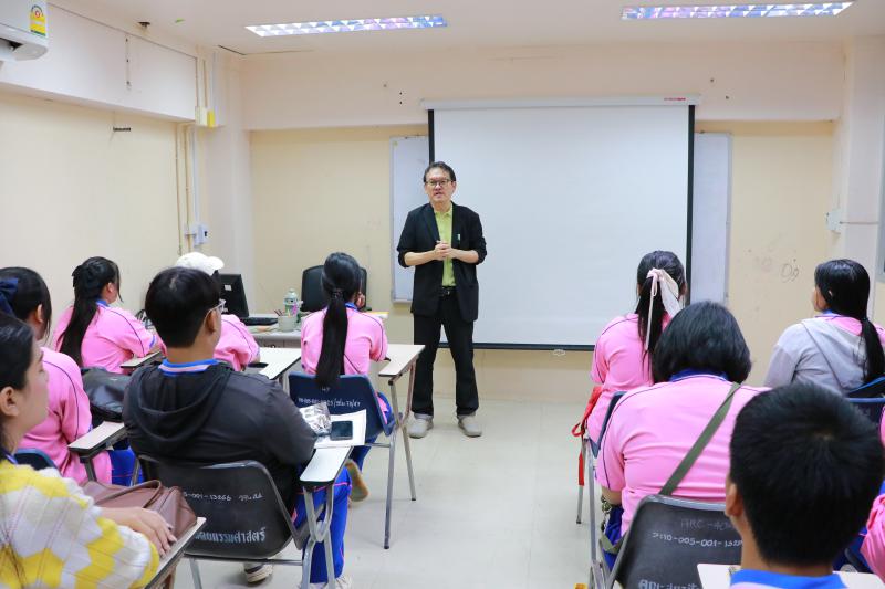 โรงเรียน ปทุมเทพวิทยาคาร จังหวัดหนองคาย  เพื่อเข้ามาศึกษาดูงานกิจกรรมด้านเซรามิก การปั้นดิน ชั้นตอนและวิธีการทางเซรามิก 