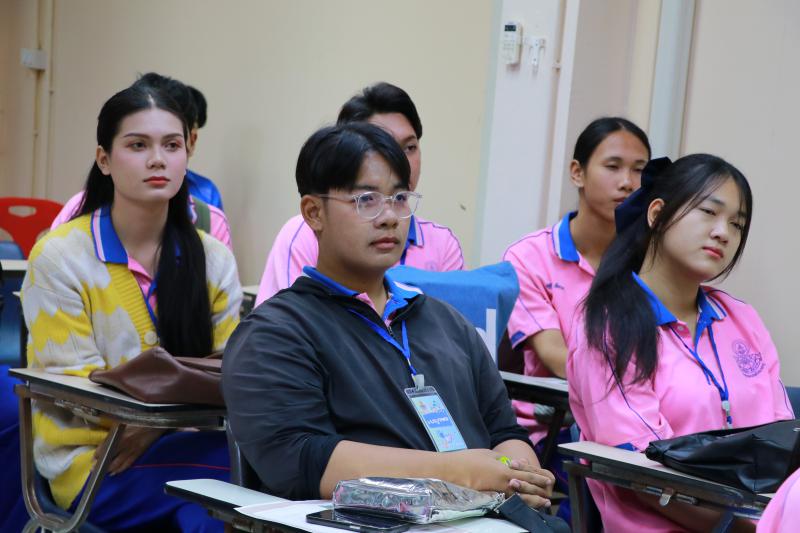 โรงเรียน ปทุมเทพวิทยาคาร จังหวัดหนองคาย  เพื่อเข้ามาศึกษาดูงานกิจกรรมด้านเซรามิก การปั้นดิน ชั้นตอนและวิธีการทางเซรามิก 