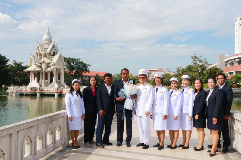  รศ.สุทัศน์ เยี่ยมวัฒนา  พร้อมบุคลากร  มอบช่อดอกไม้แสดงความยินดีกับ นายประสาร วิจารณ์พล  เนื่องในโอกาสได้รับคัดเลือกเป็น " บุคลากรดีเด่น " : ประเภทบุคลากรดีเด่น (สายสนับสนุน ) ด้านพนักงานราชการและลูกจ้างประจำ มหาวิทยาลัยนเรศวร ประจำปีพุทธศักราช 2568 