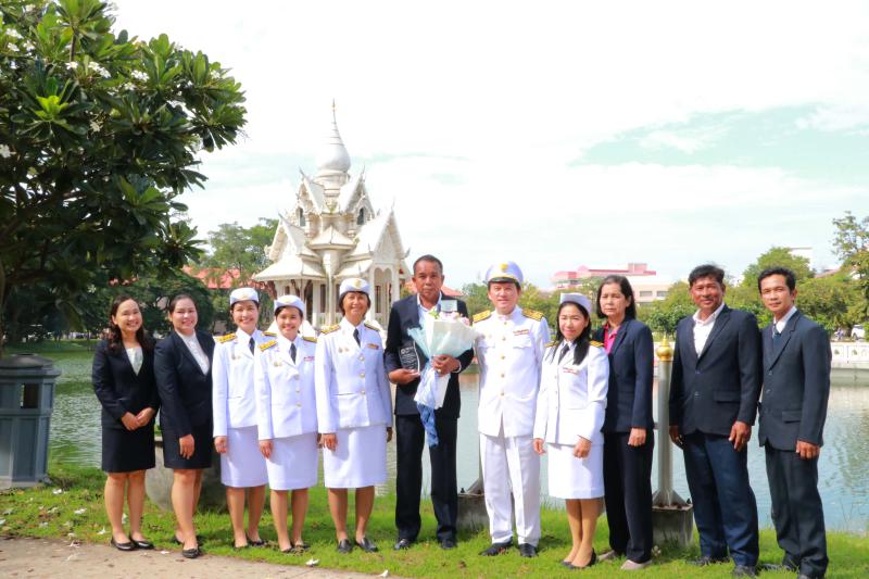  รศ.สุทัศน์ เยี่ยมวัฒนา  พร้อมบุคลากร  มอบช่อดอกไม้แสดงความยินดีกับ นายประสาร วิจารณ์พล  เนื่องในโอกาสได้รับคัดเลือกเป็น " บุคลากรดีเด่น " : ประเภทบุคลากรดีเด่น (สายสนับสนุน ) ด้านพนักงานราชการและลูกจ้างประจำ มหาวิทยาลัยนเรศวร ประจำปีพุทธศักราช 2568 