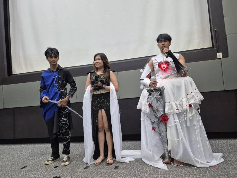 ผลงานสร้างสรรค์  Compose Fashion ของนิสิตสาขาทัศนศิลป์ ปี2