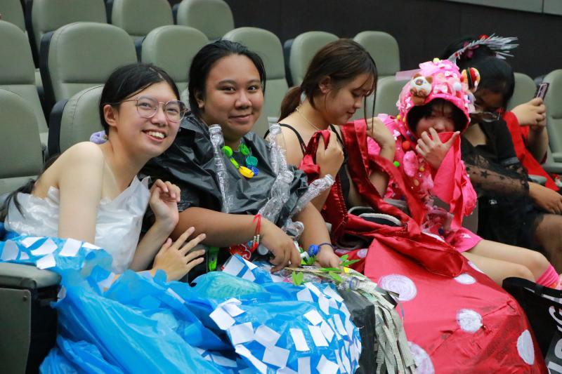 ผลงานสร้างสรรค์  Compose Fashion ของนิสิตสาขาทัศนศิลป์ ปี2