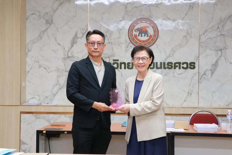 รองศาสตราจารย์ ดร.วัชรินทร์ จินต์วุฒิ เข้าร่วมพิธีรับมอบโล่ประกาศเกียรติคุณและใบประกาศเกียรติบัตร "อาจารย์ต้นแบบการพัฒนานิสิตแบบองค์รวม มหาวิทยาลัยนเรศวร " 