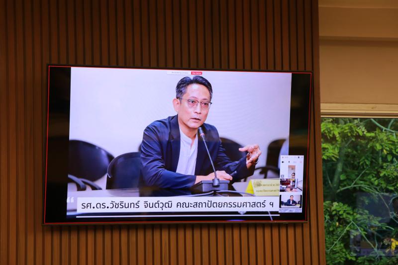 รองศาสตราจารย์ ดร.วัชรินทร์ จินต์วุฒิ เข้าร่วมพิธีรับมอบโล่ประกาศเกียรติคุณและใบประกาศเกียรติบัตร "อาจารย์ต้นแบบการพัฒนานิสิตแบบองค์รวม มหาวิทยาลัยนเรศวร " 
