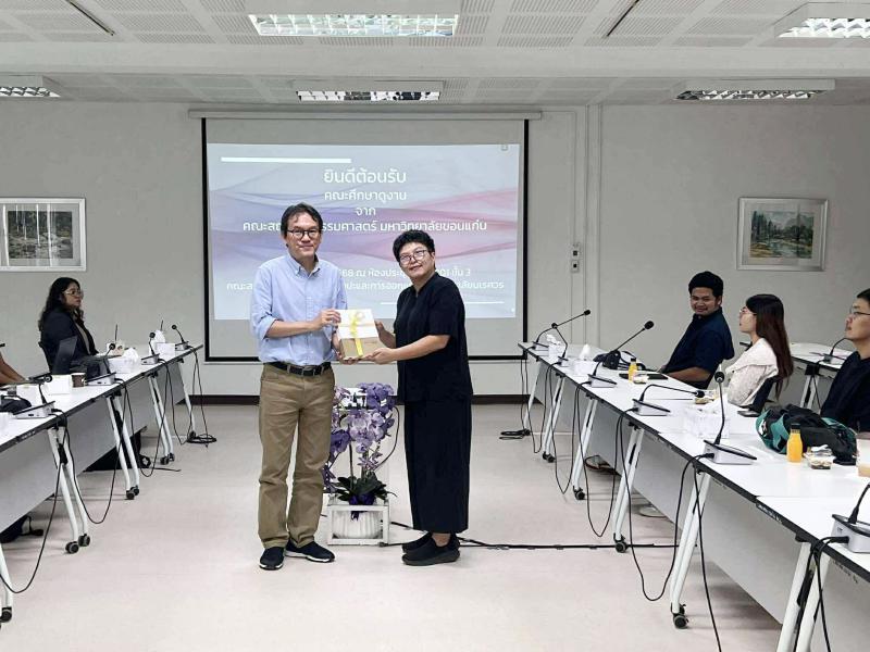 คณะสถาปัตยกรรมศาสตร์ ศิลปะและการออกแบบ ม.นเรศวร ให้การต้อนรับ คณาจารย์และนิสิตระดับบัณฑิตศึกษา คณะสถาปัตยกรรมศาสตร์ มหาวิทยาลัยขอนแก่น เพื่อจัดกิจกรรมการสัมมนาด้านการจัดการเรียนการสอน