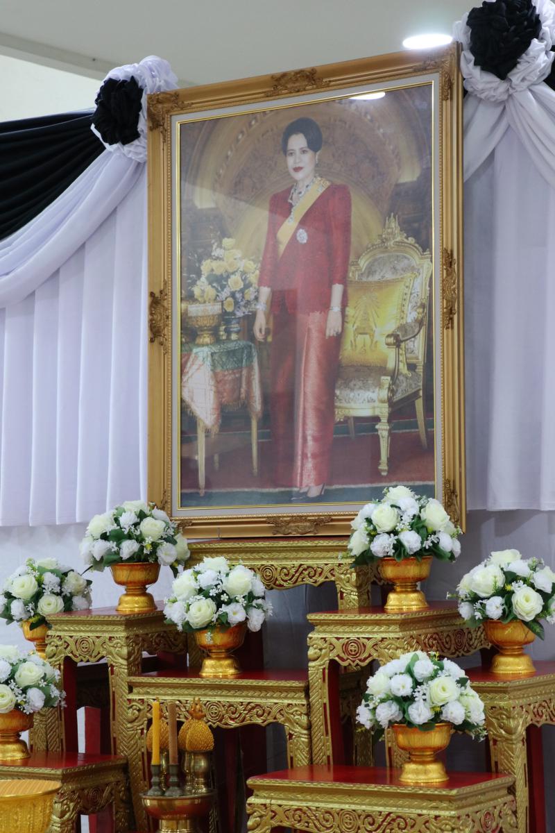เข้าร่วมพิธีถวายความอาลัยและน้อมรำลึกในพระมหากรุณาธิคุณ แด่ สมเด็จพระนางเจ้าสิริกิติ์ พระบรมราชินีนาถ พระบรมราชชนนีพันปีหลวง