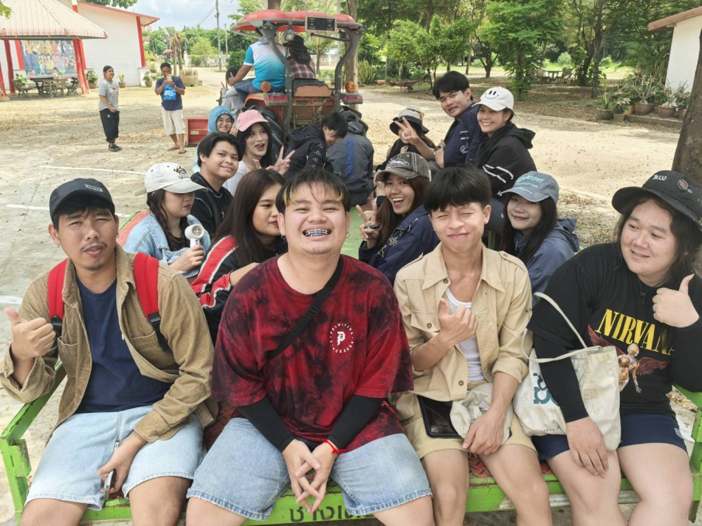     รศ.ศุภกิจ ยิ้มสรวล และนิสิตชั้นปีที่ 4 ภาควิชาสถาปัตยกรรม ดำเนินโครงการ “วังกุ่ม Sandbox ชุมชนสู้อุทกภัย”