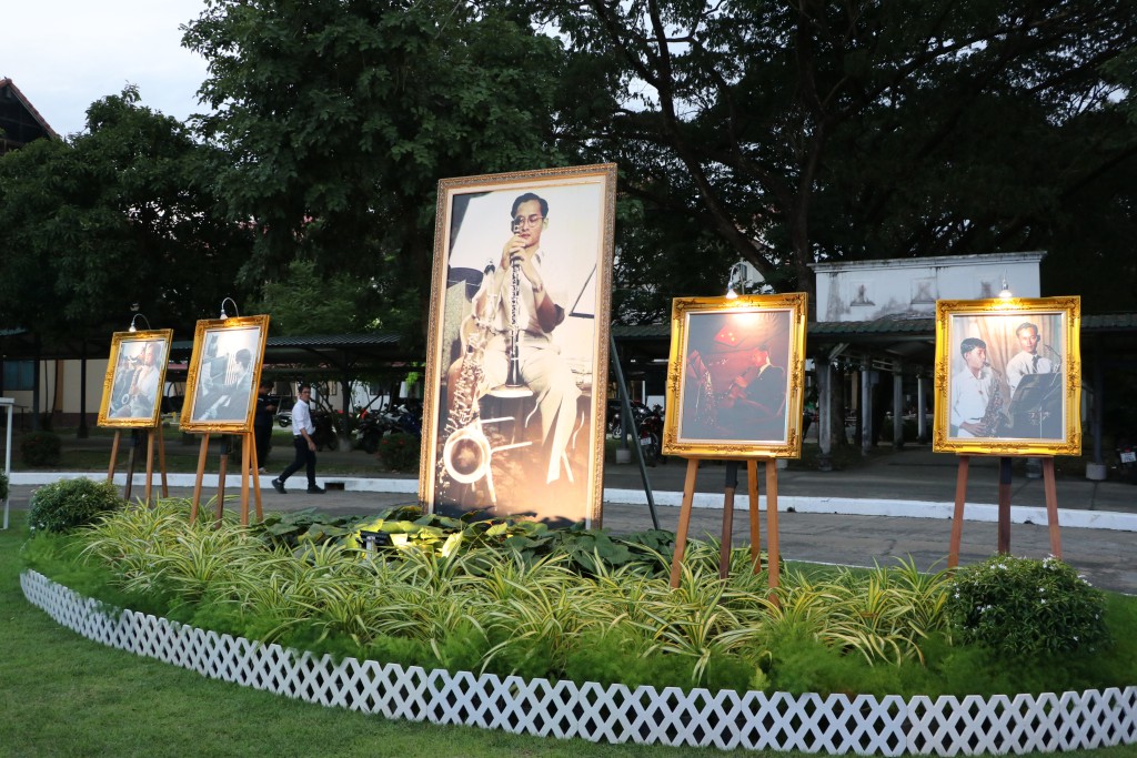 ดร.เสกสรรค์ ญาณปัญญานนท์ รองคณบดี เข้าร่วมงานดนตรีในสวน H.M. Song อว.บรรเลง เพลงของพ่อ 