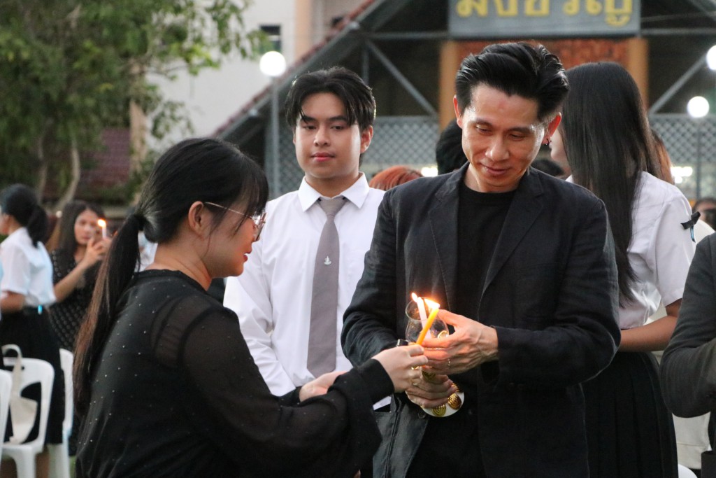 ดร.เสกสรรค์ ญาณปัญญานนท์ รองคณบดี เข้าร่วมงานดนตรีในสวน H.M. Song อว.บรรเลง เพลงของพ่อ 