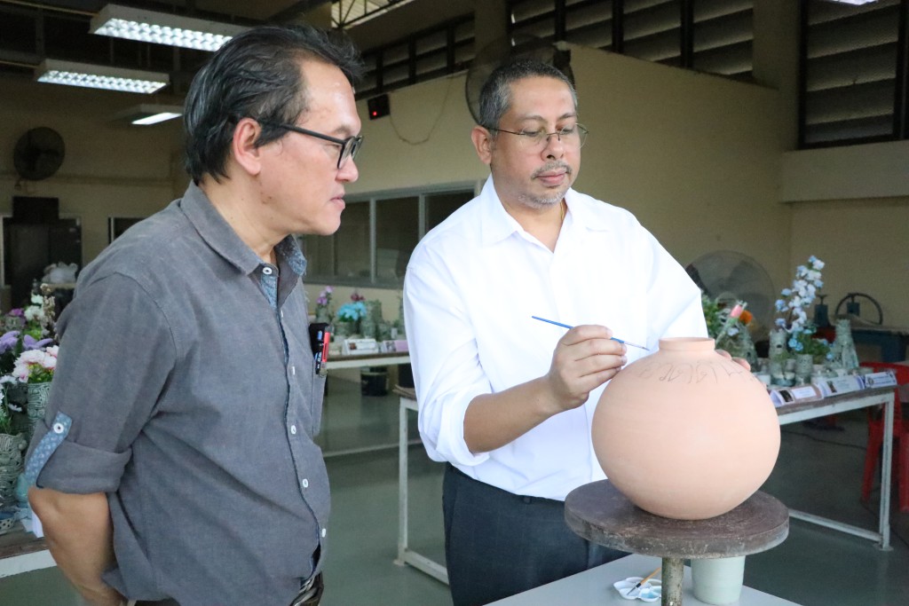 Students Showcase "Puan Din Aot Dee" Exhibition 4.2: Ceramic Art Exhibition