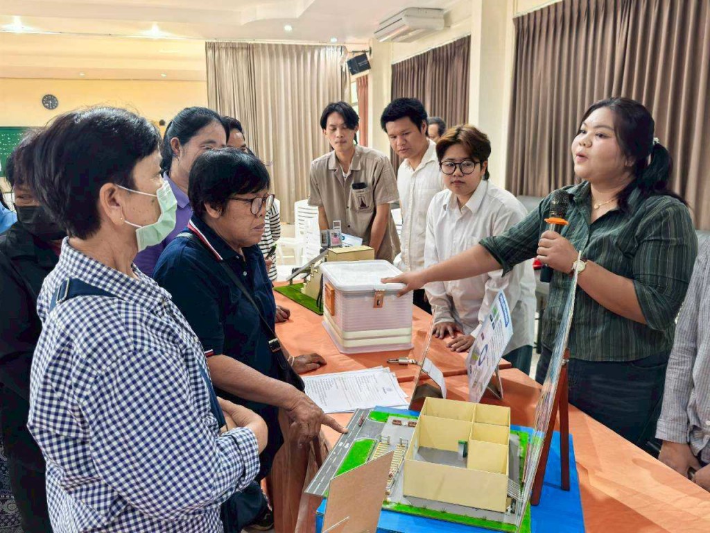 คณาจารย์และนิสิตสาขาออกแบบผลิตภัณฑ์และบรรจุภัณฑ์ คณะสถาปัตยกรรมศาสตร์ฯ ม.นเรศวร จัดกิจกรรมอบรมเชิงปฏิบัติการ Co-Design Workshop “บางระกำต้องรอด : บริการสู้ภัยน้ำท่วม” 