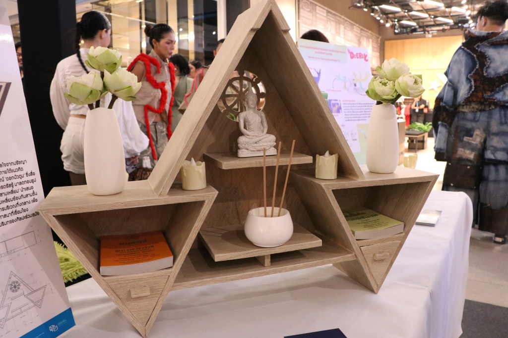 นิทรรศการวิทยานิพนธ์ Arch NU Thesis Exhibition 2026 (นิสิตสาขาวิชาสถาปัตยกรรม) และนิทรรศการศิลปนิพนธ์ Roadtrip with art : Art Thesis Exhibition ครั้งที่ 24  (นิสิตสาขาวิชาออกแบบผลิตภัณฑ์และบรรจุภัณฑ์) 