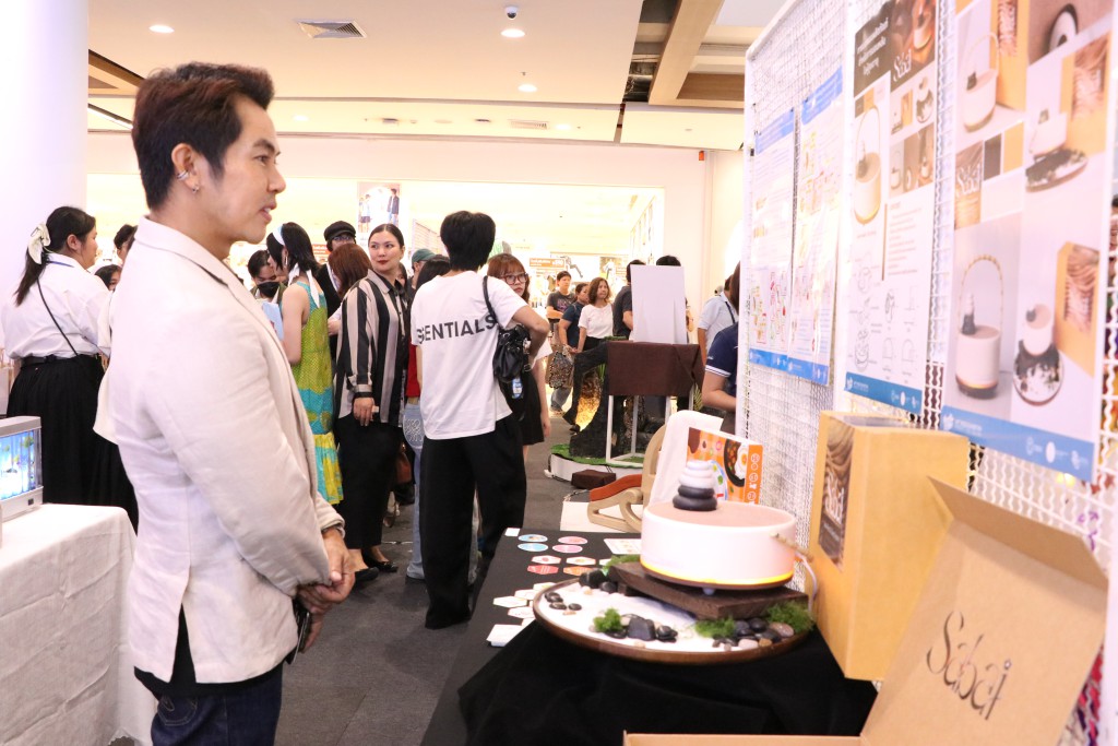 นิทรรศการวิทยานิพนธ์ Arch NU Thesis Exhibition 2026 (นิสิตสาขาวิชาสถาปัตยกรรม) และนิทรรศการศิลปนิพนธ์ Roadtrip with art : Art Thesis Exhibition ครั้งที่ 24  (นิสิตสาขาวิชาออกแบบผลิตภัณฑ์และบรรจุภัณฑ์) 