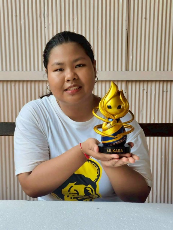 นางสาวเบญจมาพร ทวียนต์เนรมิตร  คว้ารางวัล ชมเชย ในโครงการประกวดและนิทรรศการศิลปะระดับอุดมศึกษา “ศิลป์สืบปณิธานแม่แห่งแผ่นดิน”