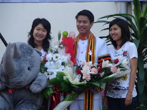 รับปริญญา 2551