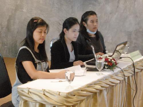 ดูงานการใช้สื่ออิเลคทรอนิค และTQF