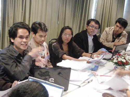 ดูงานการใช้สื่ออิเลคทรอนิค และTQF