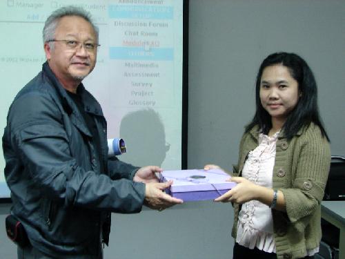 ดูงานการใช้สื่ออิเลคทรอนิค และTQF