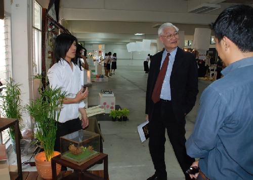 โครงการนิทรรศการศิลปกรรม ครั้งที่ 8 (Design Land)