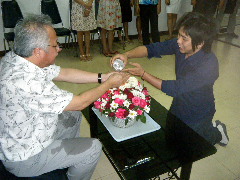 งานประเพณีสงกรานต์ การสรงน้ำพระ และการรดน้ำดำหัวคราจารย์อาวุโส 