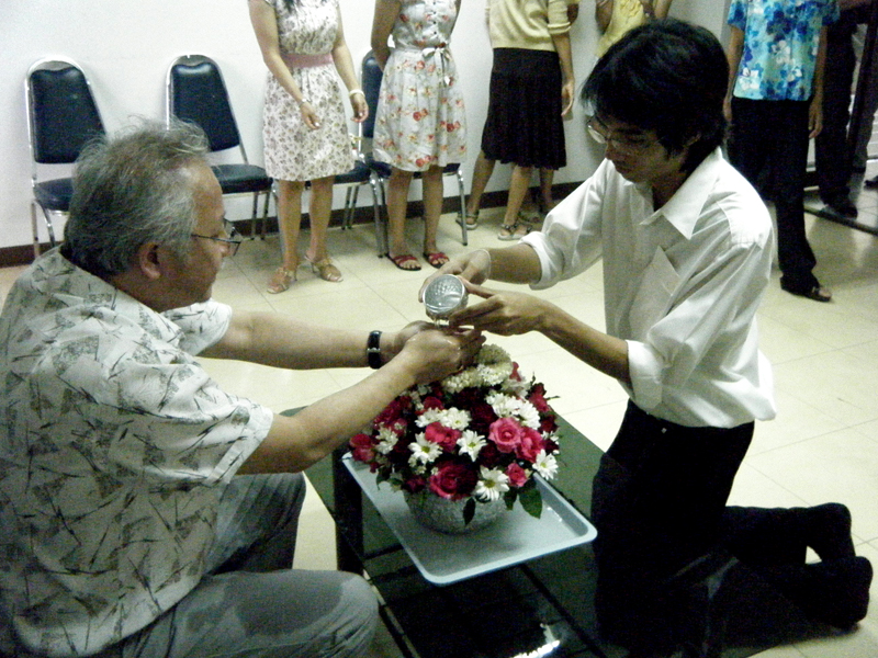 งานประเพณีสงกรานต์ การสรงน้ำพระ และการรดน้ำดำหัวคราจารย์อาวุโส 