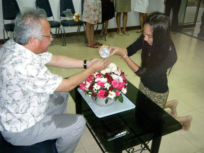 งานประเพณีสงกรานต์ การสรงน้ำพระ และการรดน้ำดำหัวคราจารย์อาวุโส 