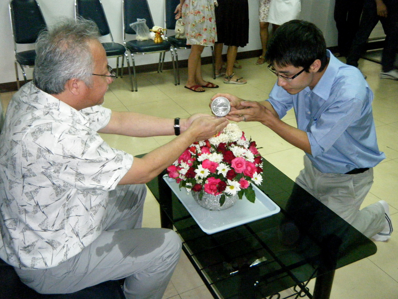 งานประเพณีสงกรานต์ การสรงน้ำพระ และการรดน้ำดำหัวคราจารย์อาวุโส 