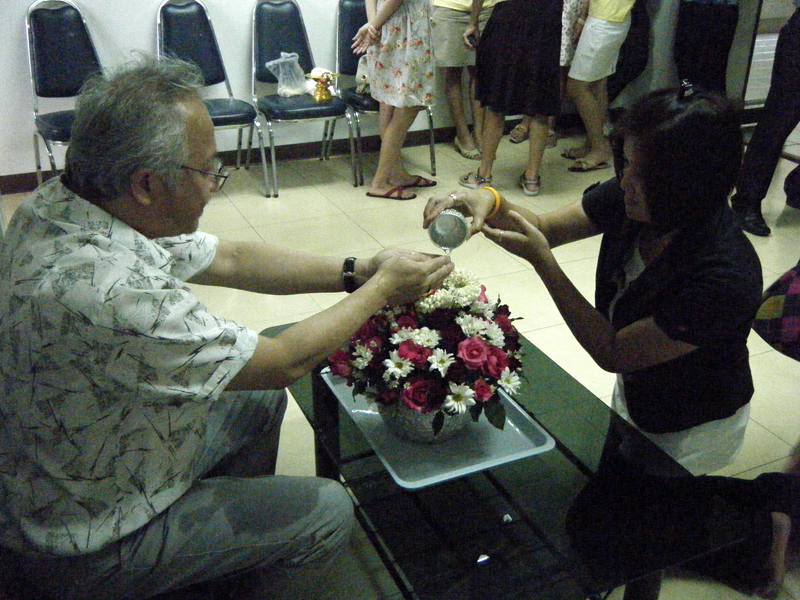 งานประเพณีสงกรานต์ การสรงน้ำพระ และการรดน้ำดำหัวคราจารย์อาวุโส 