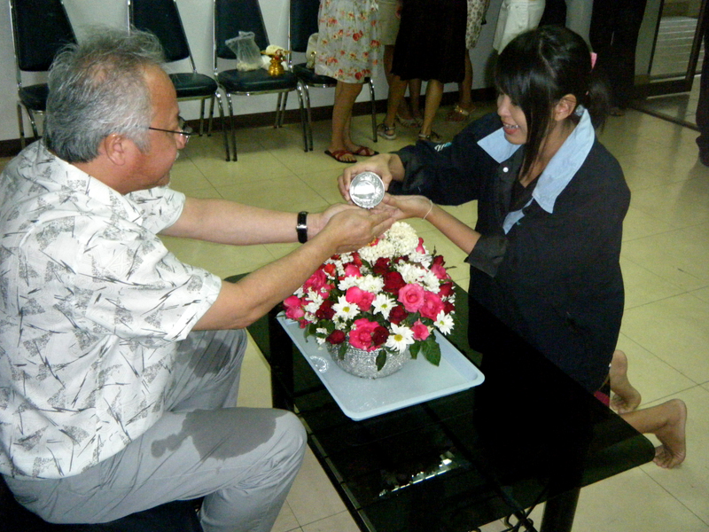 งานประเพณีสงกรานต์ การสรงน้ำพระ และการรดน้ำดำหัวคราจารย์อาวุโส 