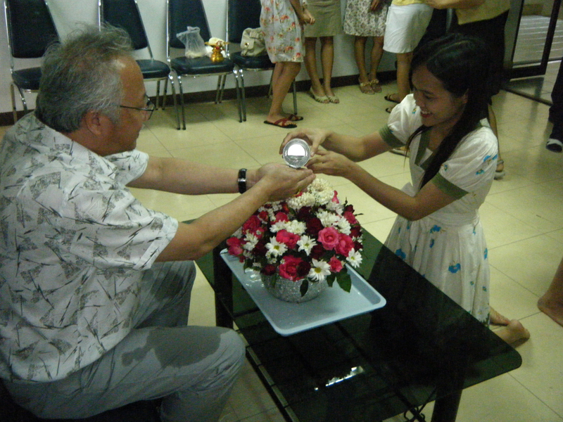 งานประเพณีสงกรานต์ การสรงน้ำพระ และการรดน้ำดำหัวคราจารย์อาวุโส 