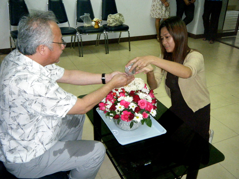 งานประเพณีสงกรานต์ การสรงน้ำพระ และการรดน้ำดำหัวคราจารย์อาวุโส 