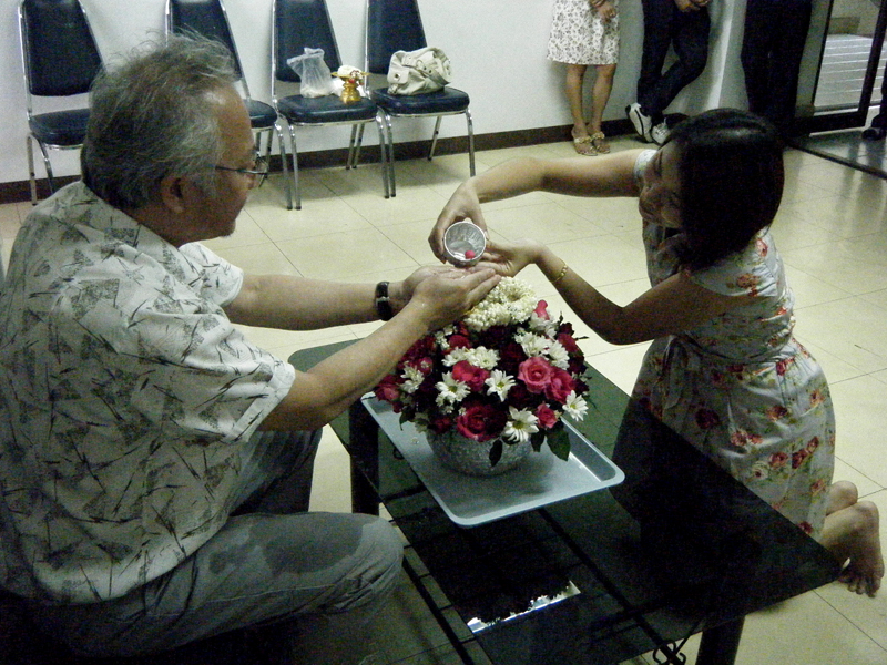 งานประเพณีสงกรานต์ การสรงน้ำพระ และการรดน้ำดำหัวคราจารย์อาวุโส 
