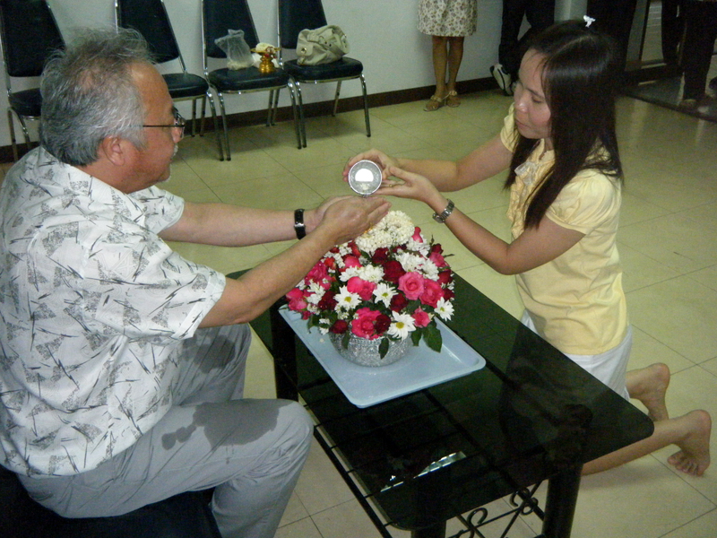 งานประเพณีสงกรานต์ การสรงน้ำพระ และการรดน้ำดำหัวคราจารย์อาวุโส 