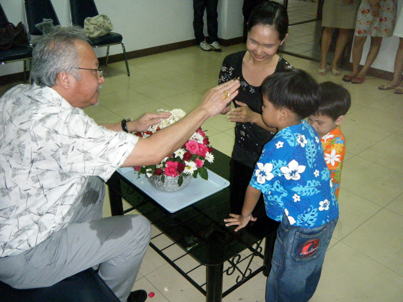 งานประเพณีสงกรานต์ การสรงน้ำพระ และการรดน้ำดำหัวคราจารย์อาวุโส 