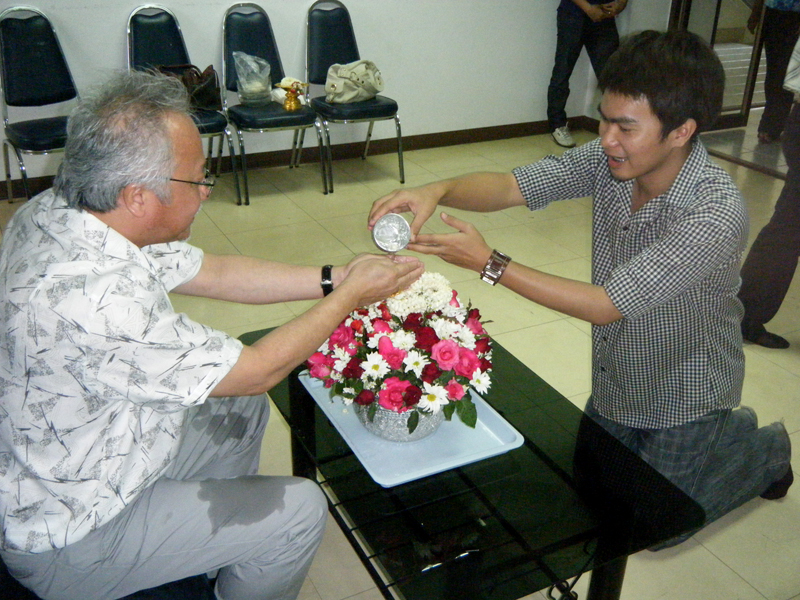 งานประเพณีสงกรานต์ การสรงน้ำพระ และการรดน้ำดำหัวคราจารย์อาวุโส 