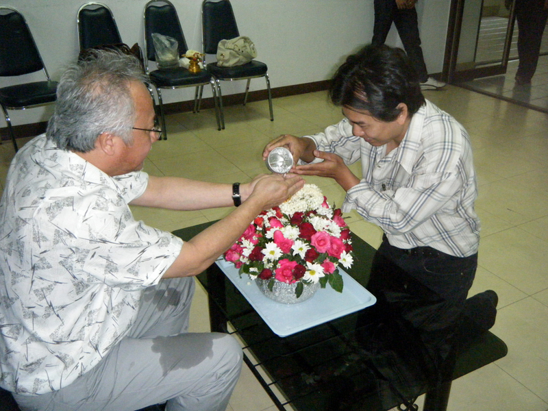 งานประเพณีสงกรานต์ การสรงน้ำพระ และการรดน้ำดำหัวคราจารย์อาวุโส 