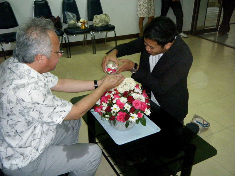 งานประเพณีสงกรานต์ การสรงน้ำพระ และการรดน้ำดำหัวคราจารย์อาวุโส 