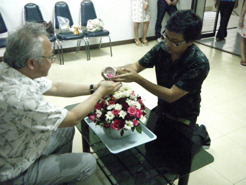 งานประเพณีสงกรานต์ การสรงน้ำพระ และการรดน้ำดำหัวคราจารย์อาวุโส 