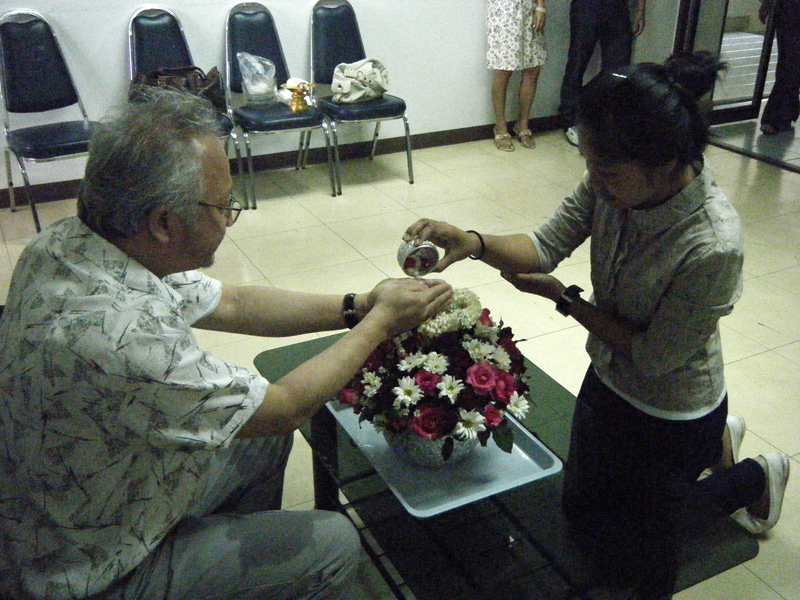 งานประเพณีสงกรานต์ การสรงน้ำพระ และการรดน้ำดำหัวคราจารย์อาวุโส 