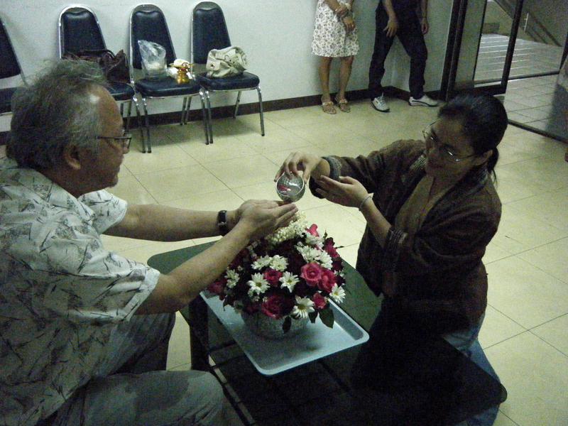 งานประเพณีสงกรานต์ การสรงน้ำพระ และการรดน้ำดำหัวคราจารย์อาวุโส 