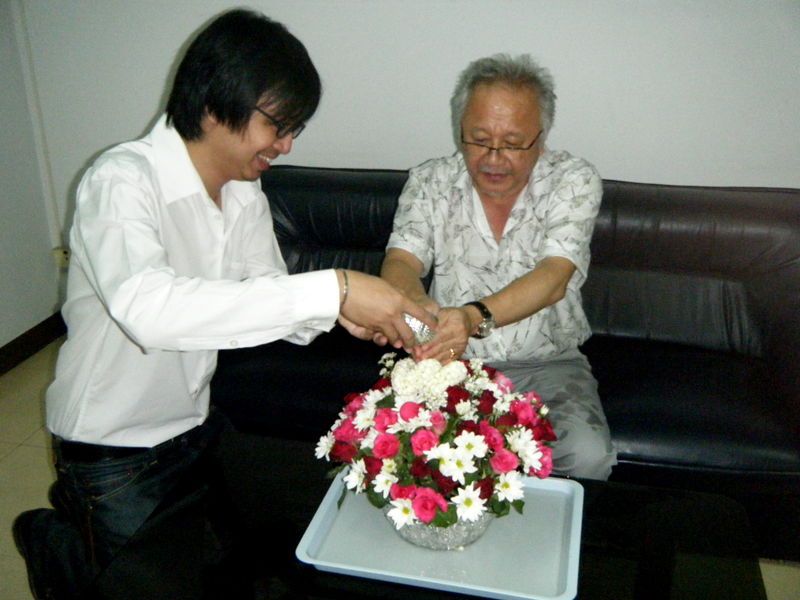 งานประเพณีสงกรานต์ การสรงน้ำพระ และการรดน้ำดำหัวคราจารย์อาวุโส 