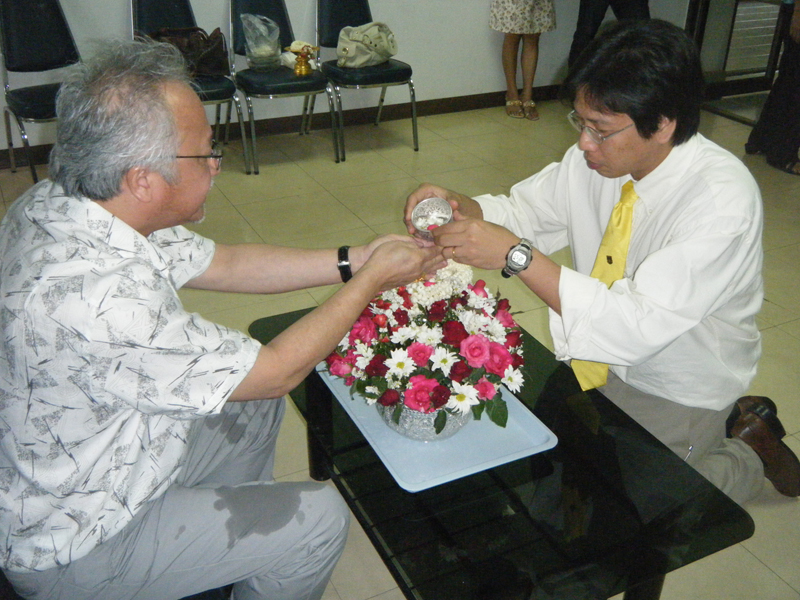 งานประเพณีสงกรานต์ การสรงน้ำพระ และการรดน้ำดำหัวคราจารย์อาวุโส 